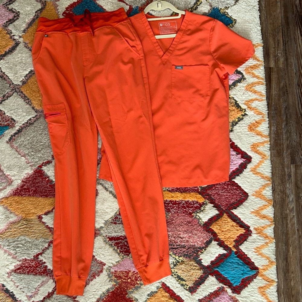 Figs Set Catarina top and Zamora jogger bottom